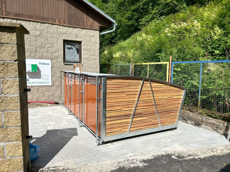 Bike Box - Ceska Kamenice, by the swimming pool