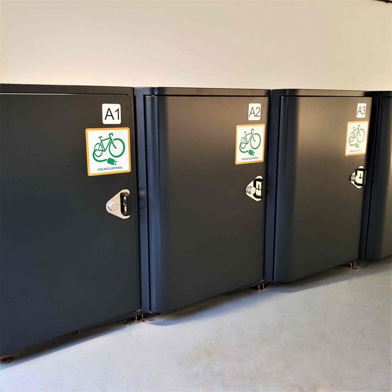 Bike Box - Chocen, terminal in urban green space