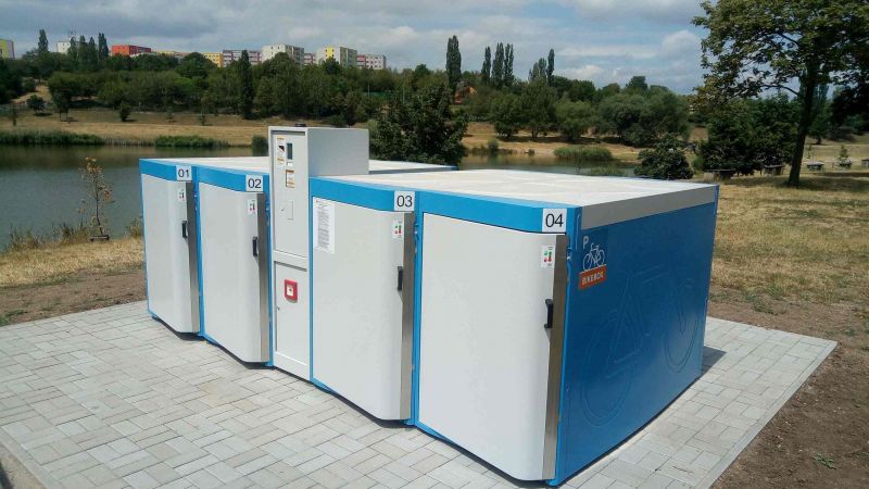 Bike Box - Most, lake Benedikt