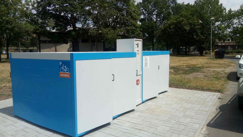 Bike Box - Most, lake Benedikt