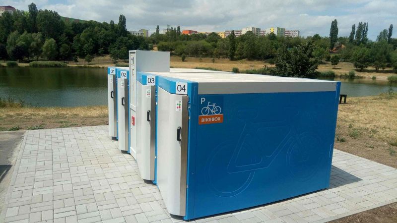 Bike Box - Most, lake Benedikt