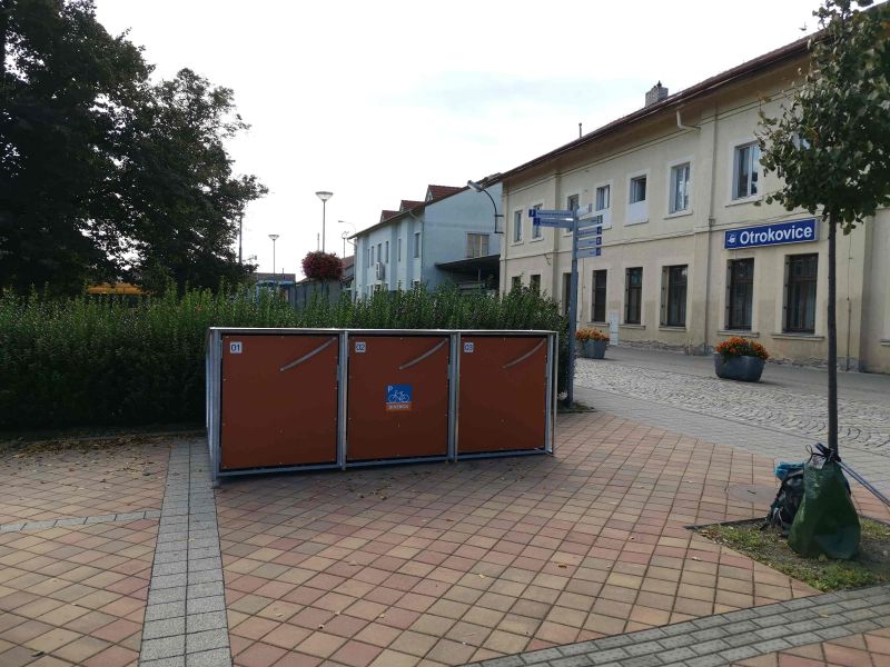 Bike Box - Otrokovice, train station